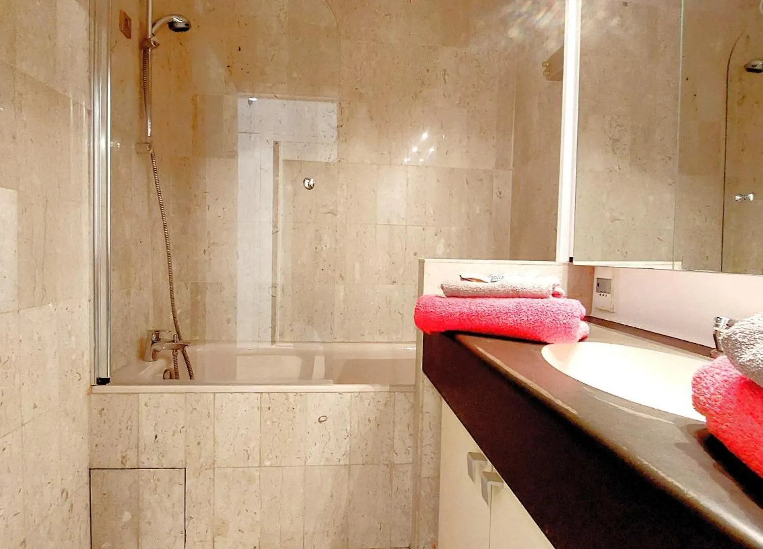 Cannes Rue D'Antibes - 2 Minutes Walk From Beach, Palais Des Festivals, Boulevard De La Croisette - Free Parking - Studio Gray D'Albion Апартаменты