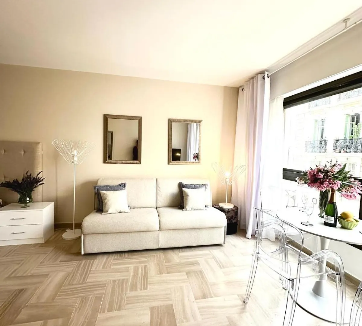 Апартаменты Cannes Rue D'Antibes - 2 Minutes Walk From Beach, Palais Des Festivals, Boulevard De La Croisette - Free Parking - Studio Gray D'Albion